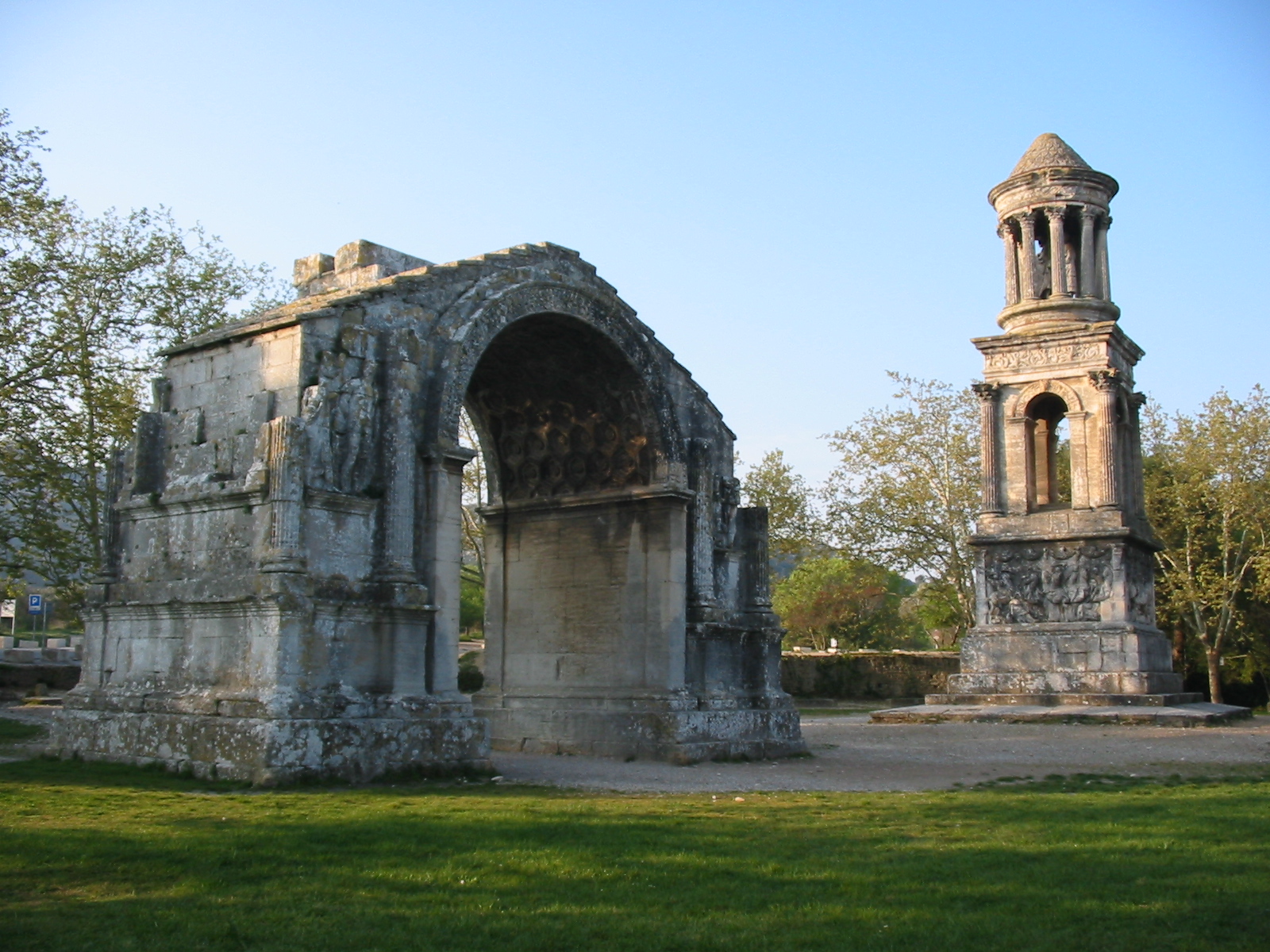 SAINT REMY DE PROVENCE LES ANTIQUES INCONTOURNABLE Office de Tourisme
